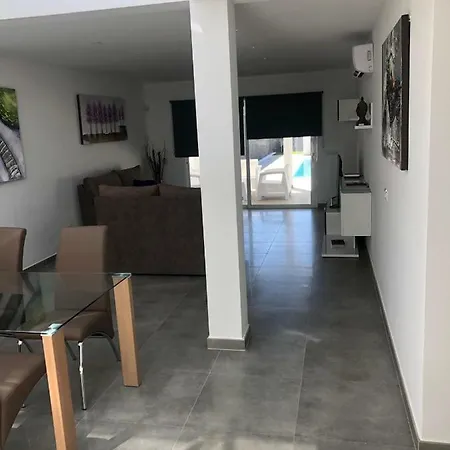 Casa Mercedes Villa